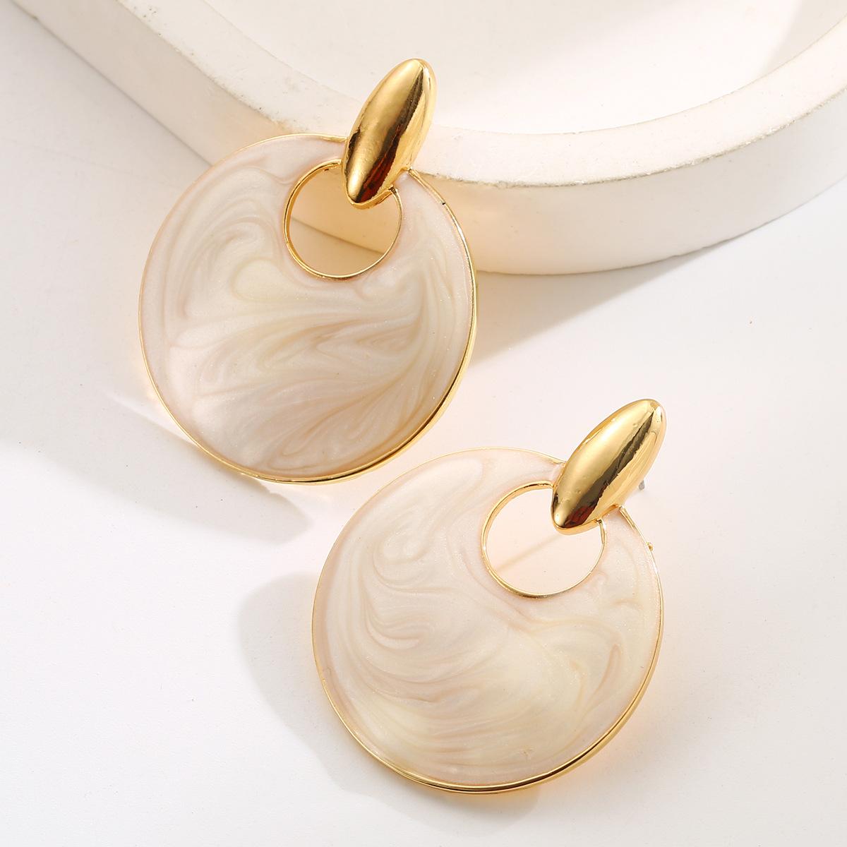 

Модные серьги-подвески для женщин белый