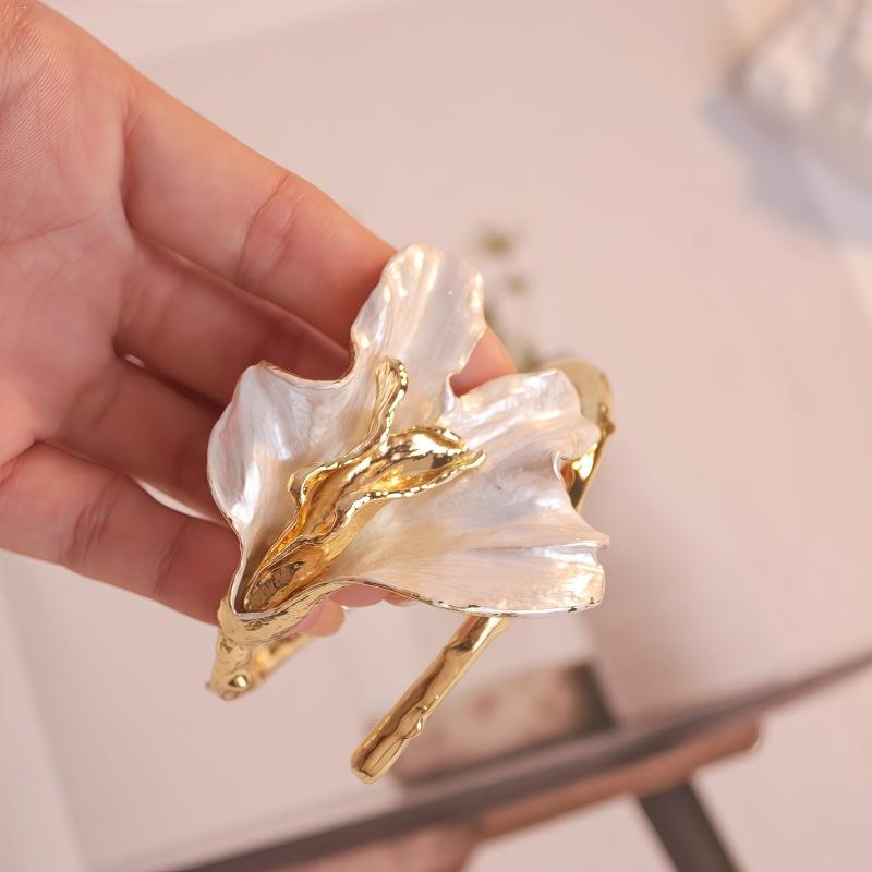 Exaggerated Calla Lily Bangle Armlet Geometric Metal Flower Bracelet For Women Irregular French Style Golden Opening Bangle