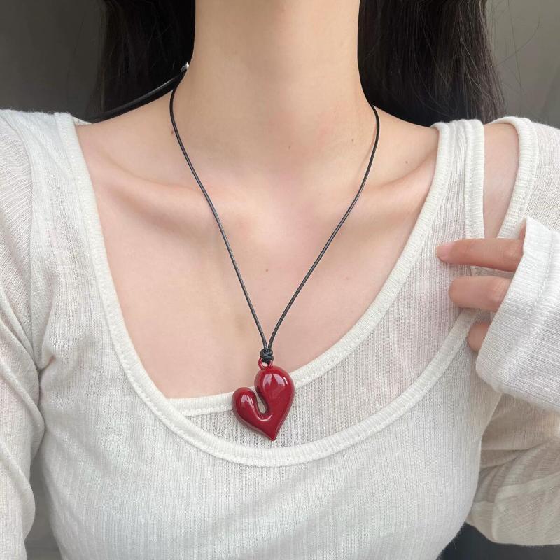 Retro Red Heart Perndant Necklace Vintage Love Rope Chain Sweater Chain Necklace For Women Fashion Romantic Neck Jewelry Gifts