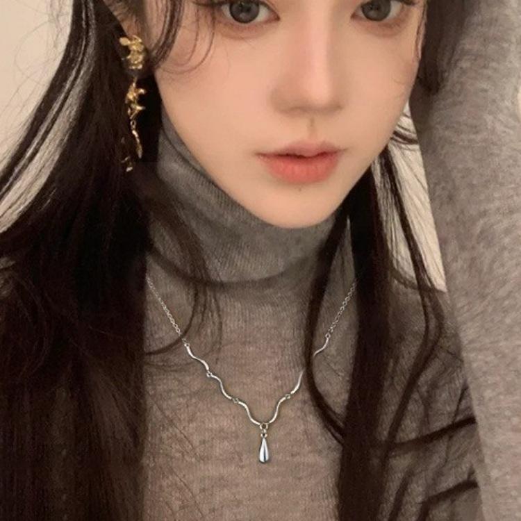 Silver Wave Water Drop Clavicle Necklace - Elegant, Trendy, Light Luxury Fashion for Women