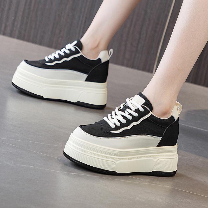 Board shoes 2026 autumn new style sports and leisure versatile thick soled sponge cake women's shoes trend