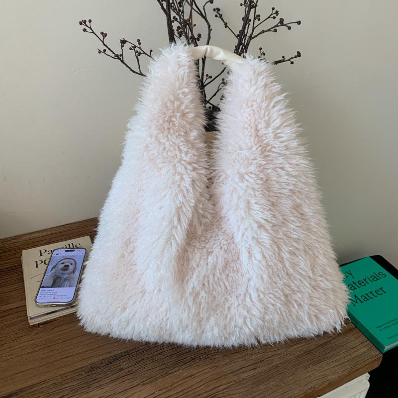 Autumn and winter new large-capacity plush bag women's versatile solid color shoulder bag commuter bag