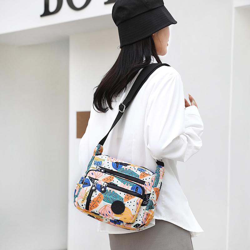 Women's Mobile Phone Bag Printed Nylon Shoulder Bag Crossbody Bag Middle-Aged Mother Bag Small Square Bag