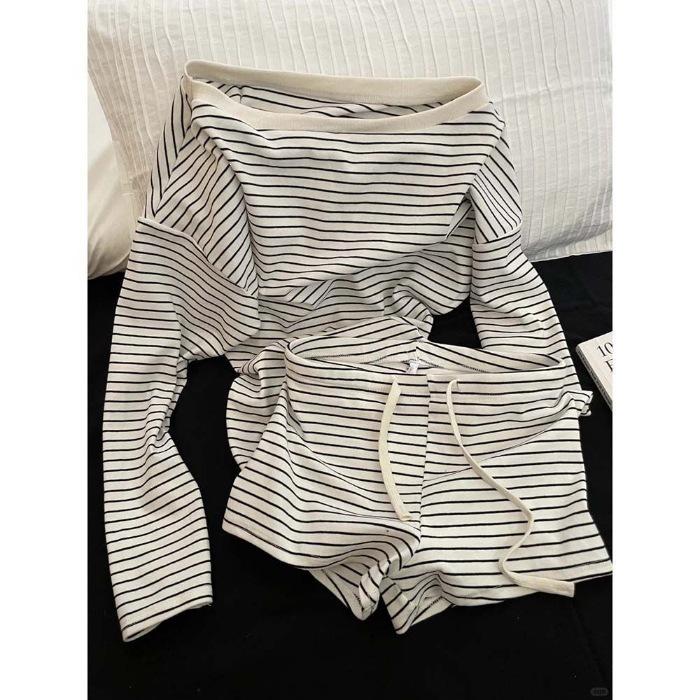 

Lazy wind one-word shoulder black and white striped pajamas spring and summer new long-sleeved shorts casual loungewear suit can be worn outside M