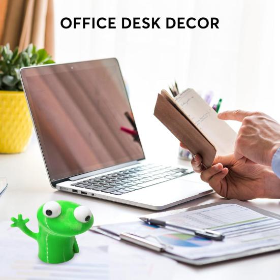 Yousheng 3D Printed Lizard Ornament Funny Lizard Meme Figurine Desktop Green Lizard Fidget Toy for Home Office Decor Festival Gift