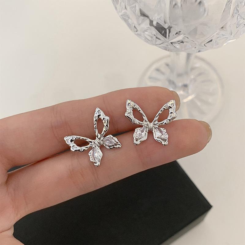Elegant Butterfly Stud Earrings: Fashionable, Sweet, and Cool Design for Women