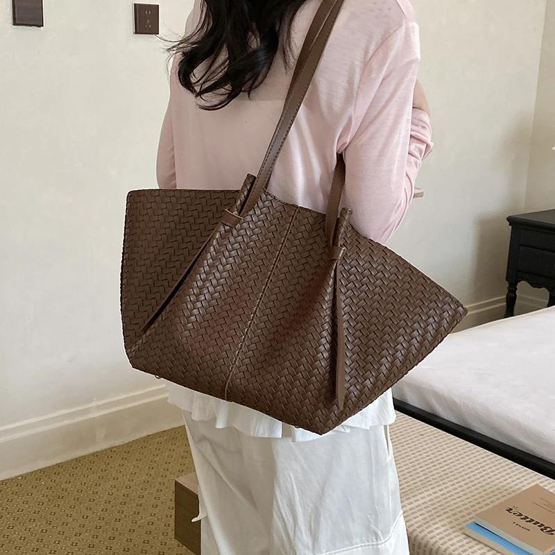 Minimalist Woven Leather Tote Bag Women Large Capacity Shoulder Bag Summer Casual Handbag For Commute Vacation Wings Style Bag