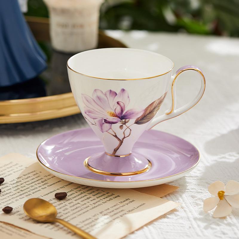 Tasses à café, assiettes et mugs en céramique en porcelaine tendre