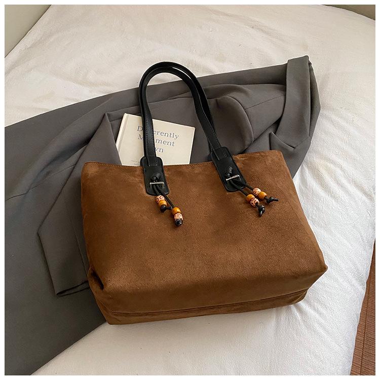 

Вместительная сумка для поездок на работу женская 2025 осень и зима новый нишевый дизайн модная универсальная сумка через плечо зарубежная сумка-тоут коричневый