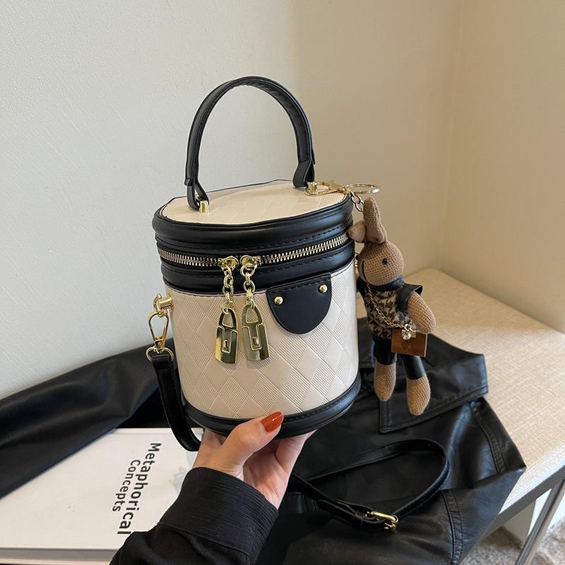 Retro Versatile Small Bag Women's Autumn New Fashion Niche Messenger Bag Texture Diamond Portable Bucket Bag