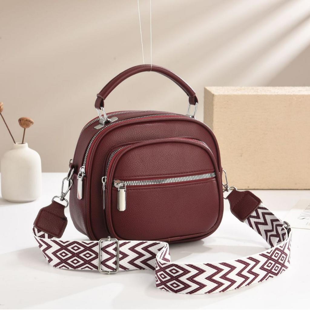 Exquisite small bag Summer handbag Classic fashion messenger bag Simple shoulder bag