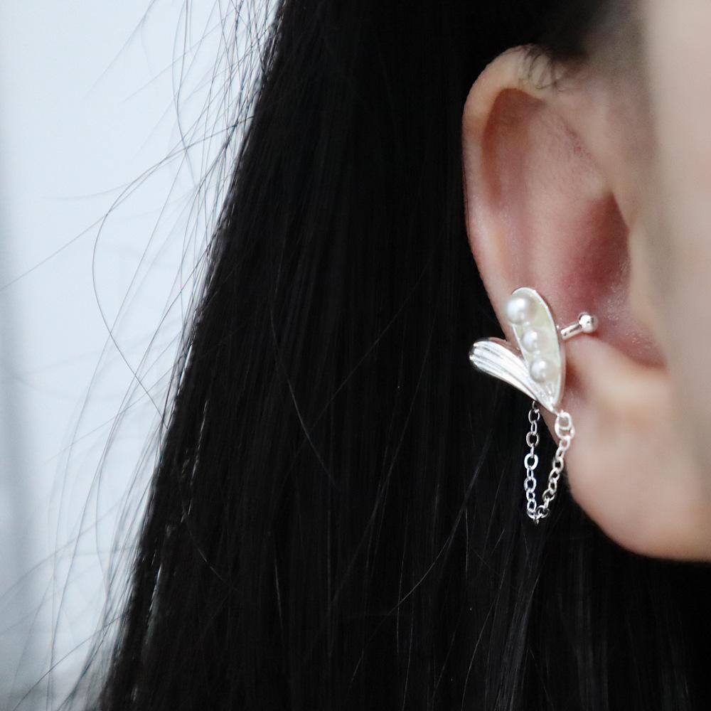 Quastenförmige herzförmige Ohrclips, Leichte Luxus-Feenperlen-Ohrringe ohne Ohrlöcher, Süße und coole asymmetrische Liebes-Ohrknorpelclips für Damen