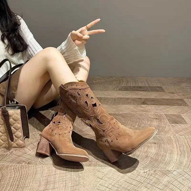 Stivali Western da Donna a Mezza Gamba con Tacco Ricamo Intagliati Stivali da Cowboy per Donna Moda Autunno Inverno Pelle PU Botas Mujer