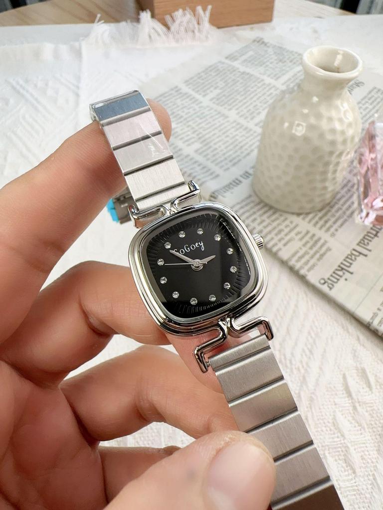 Pre-owned Petite Ladies’ Square Steel Band Watch – Classic Design