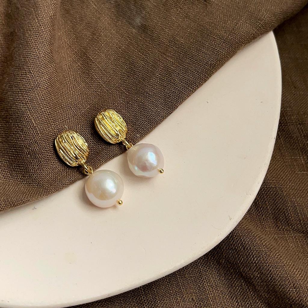 Retro Fashion Oil Drop Earrings for Women, Vintage Niche Elegant Style, High-End Personalized Hypoallergenic Ear Jewelry