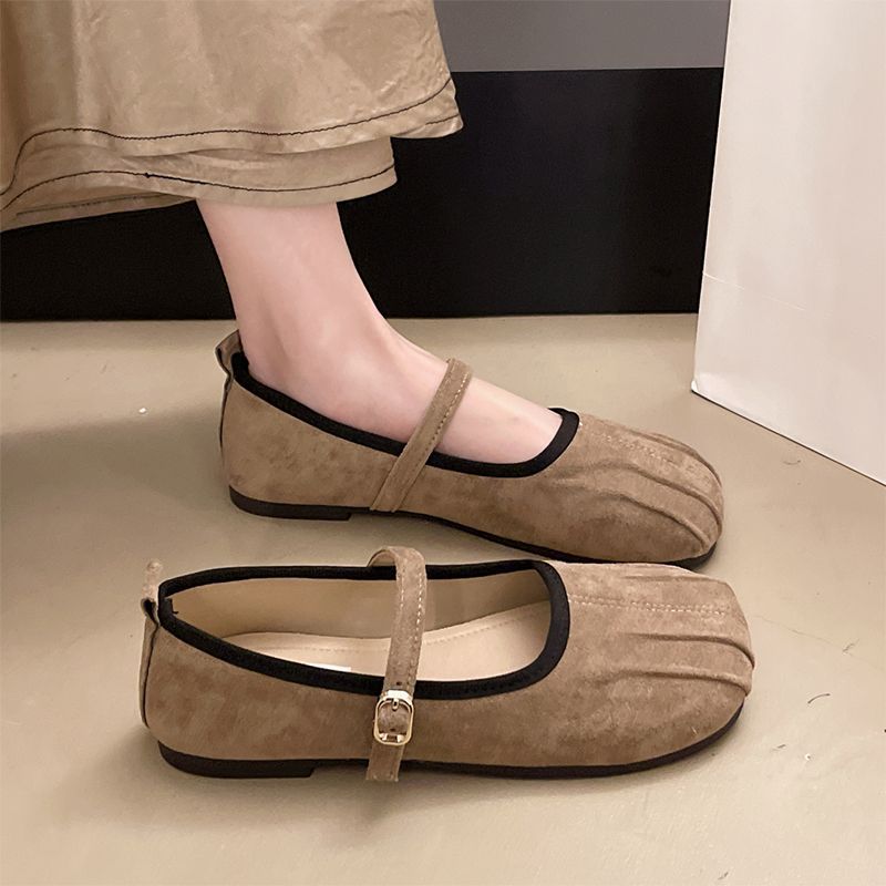 French soft-soled beanie shoes girl 2025 spring and autumn new comfortable fairy wind shallow mouth flat shoes one-word buckle strap single shoes