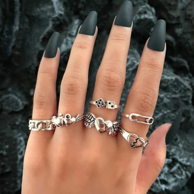 Retro For Women Punk Butterfly Heart Rings Set Retro Gothic Ancient Color Color Dice Angel Wings Charms Finger Rings JewelryVintage Rings