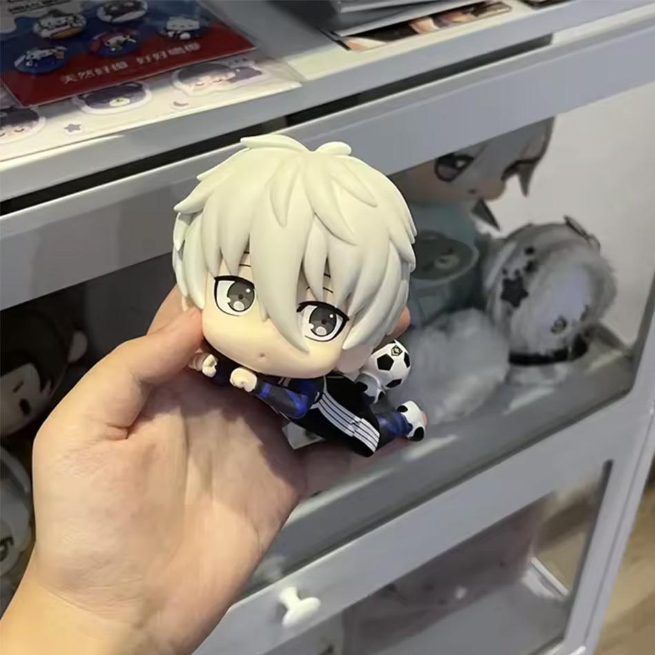 Blue Lock Kawaii Nagi Yisagi Isagi Yoichi Sedící Akční Figurka Panenka Stolní Model Anime Periferie Kreativní Dárek k Narozeninám Hračka