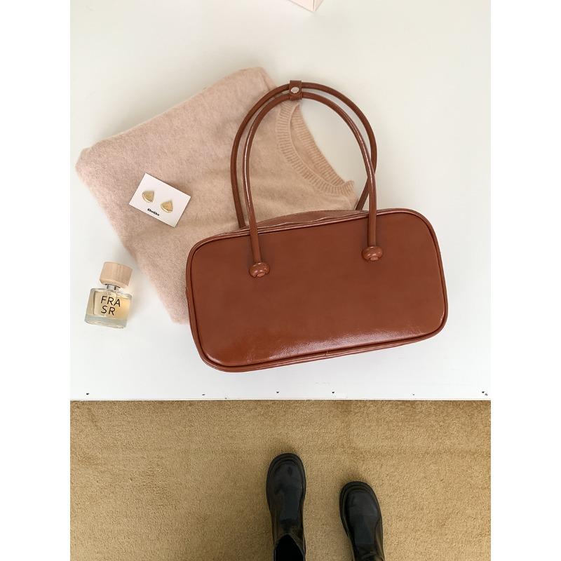 

Простая маленькая квадратная сумка портативная новая сумка через плечо большой вместимости женская простая нишевая сумка подмышку женская коричневый