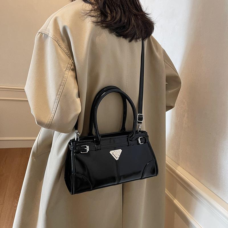 Fashion Portable Small Bag Women's 2025 New Niche Design Shoulder Commuter Bag Simple and Versatile Messenger Bag