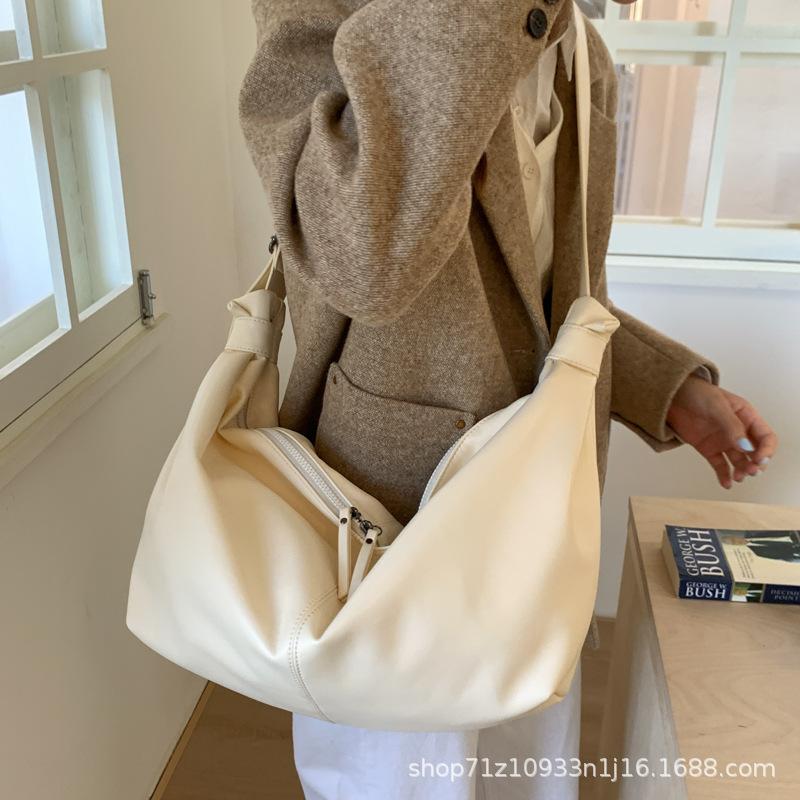 Korean version of fashion commuter bag women's 2025 new large-capacity simple casual shoulder bag high-end versatile messenger bag