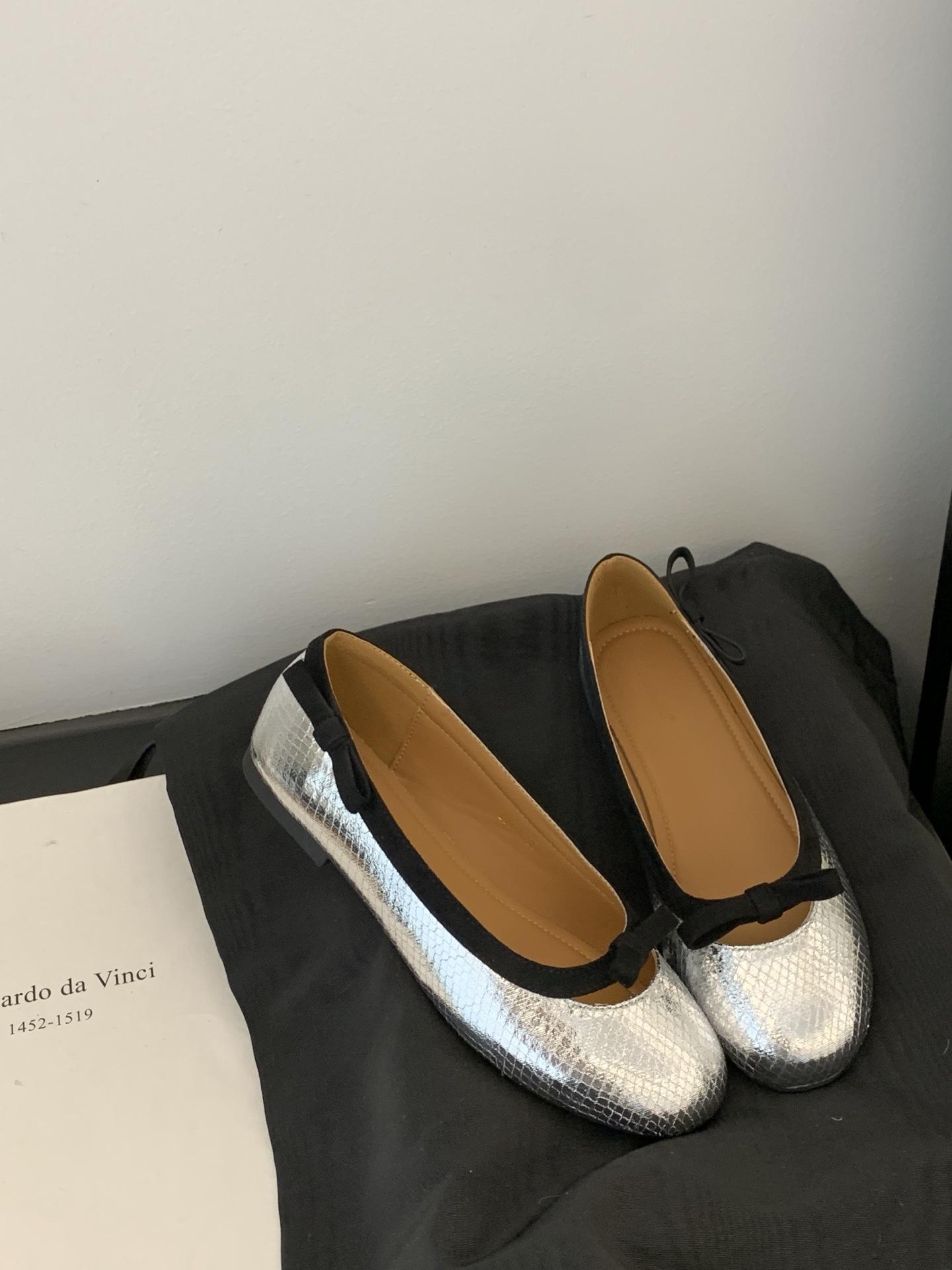 Niche French bow temperament flat shoes women s shoes wear 2025 new summer skirt single shoes 35
