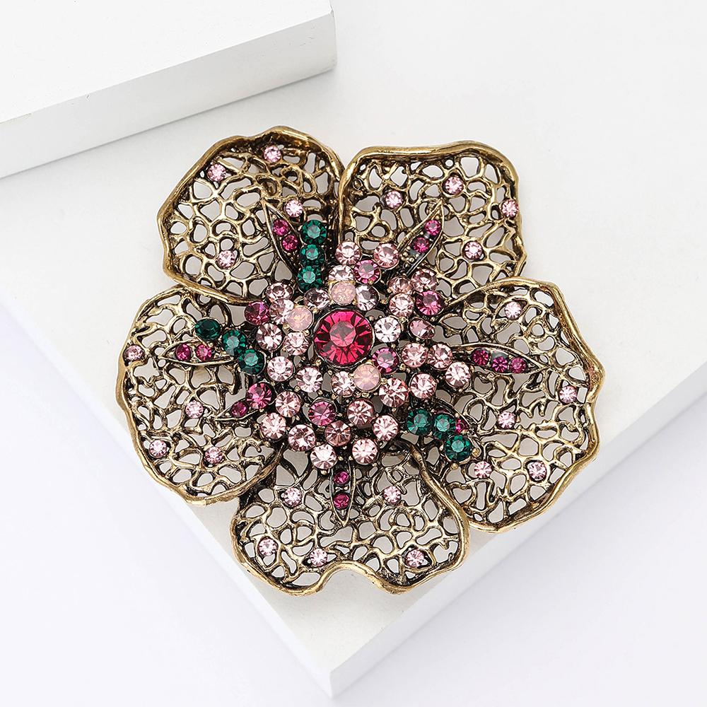 Vintage Crystal Flower Brooch Pin Gold Tone Rhinestone Brooches Wedding Gift Pin