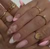 24 Stück Rosa Mandel-Press-On-Nägel, 3D-geschnitzte Blume & Wellen-French-Fake-Nägel mit goldenen Perlen
