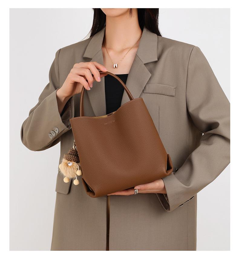 Genuine Leather Women's Crossbody Bucket Bag - Large Capacity, High-End Feel for Spring/Summer