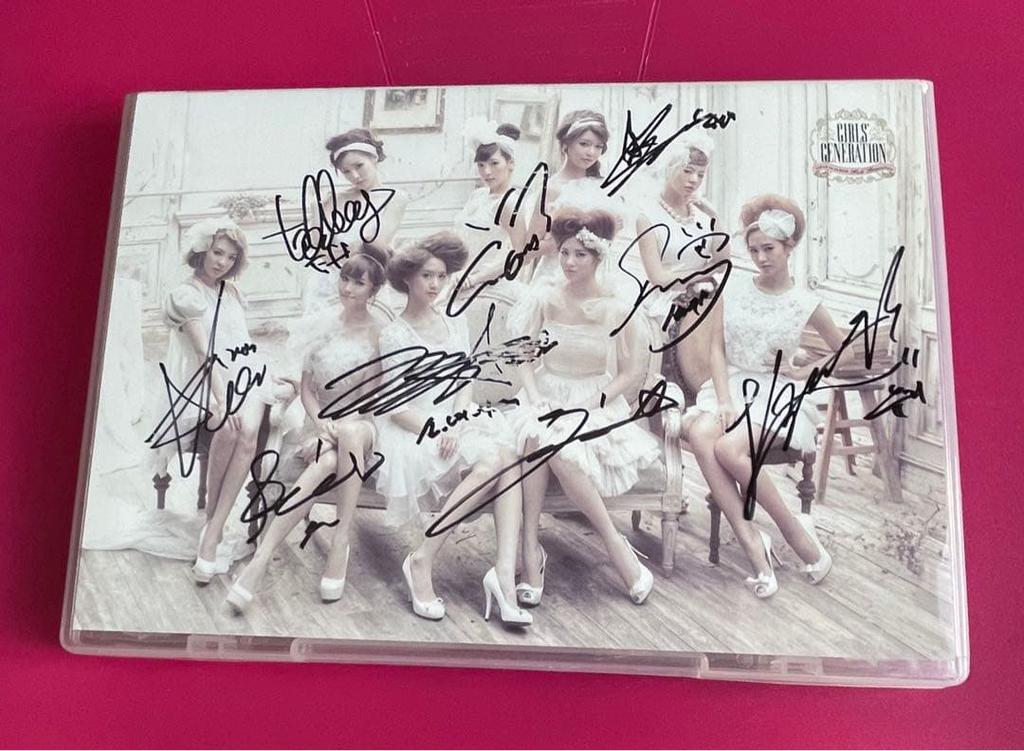 [USED] Guerrilla Sale: Autographed Girls' Generation Japanese 1st Album Korean Version