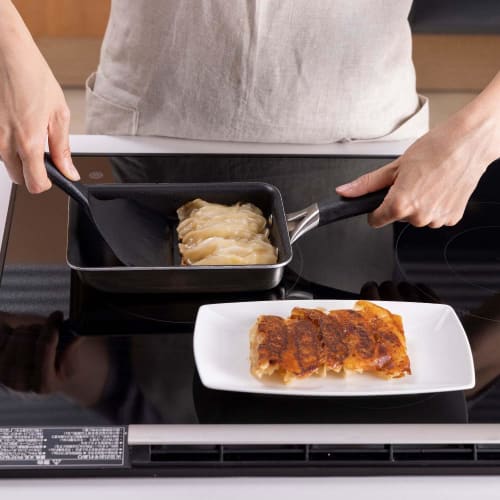 Kai Corporation Easily Turns Eggs with this Spatula Scraper for Omelet Pans, Dishwasher Safe, Designed by Masayo Waki, O.E.C. Black, DY5221