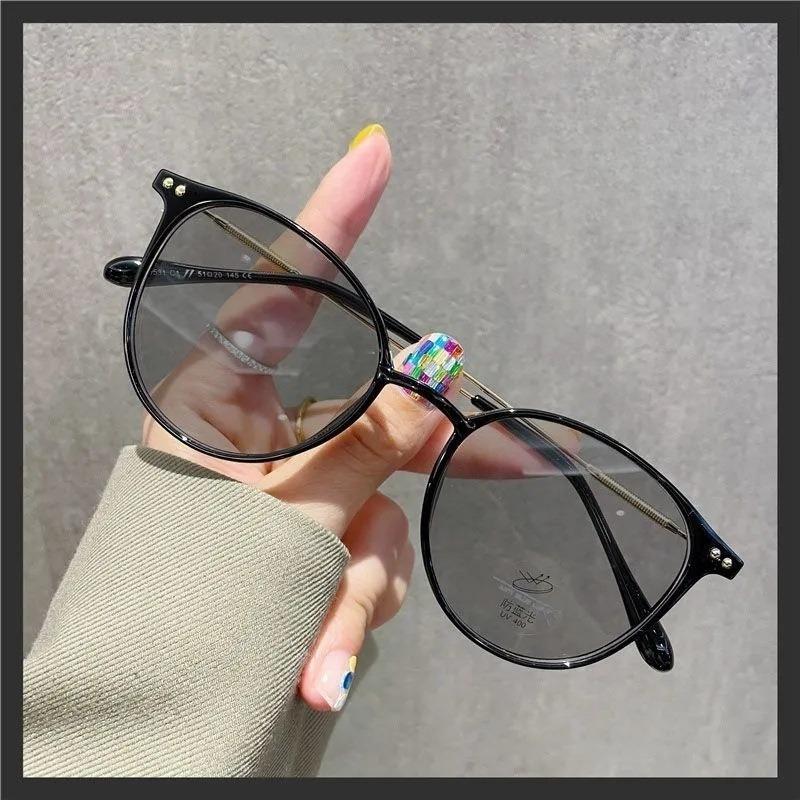 

Retro Anti Blue Light Glasses, Ultra Light Circular Photochromic Glasses for Both Men and Women
