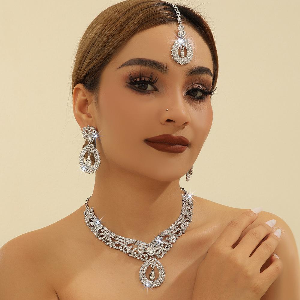Vintage Luxury Style Necklace, Earrings, Bracelet, Three Piece Set Suitable for Brides' Weddings, Red Carpets, Birthday Parties