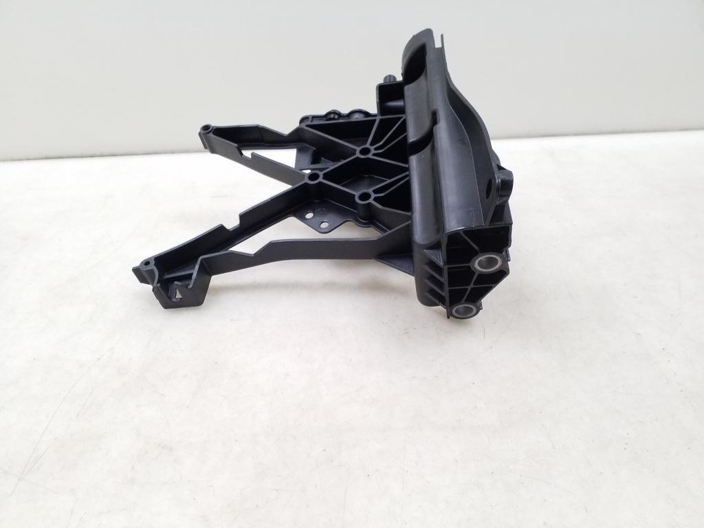 Front Crossmember Bracket for Mercedes-Benz W213 E300 (2136206400, 2136206500)