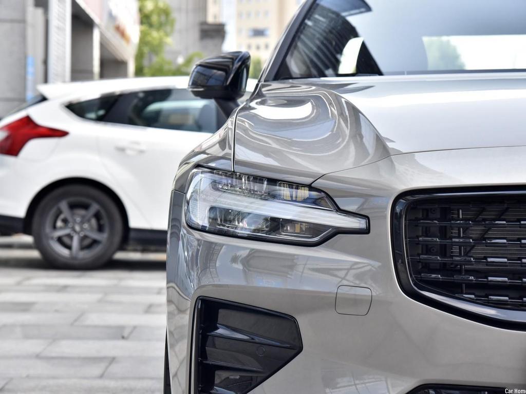 Volvo S60 Headlight Transparent Lens Cover (Applicable for 2020-2022 Models)