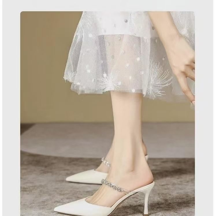 In the summer of 2025, the new European and American pointed rhinestones with high heels, thin heels, sexy temperament, bag head cool slippers.