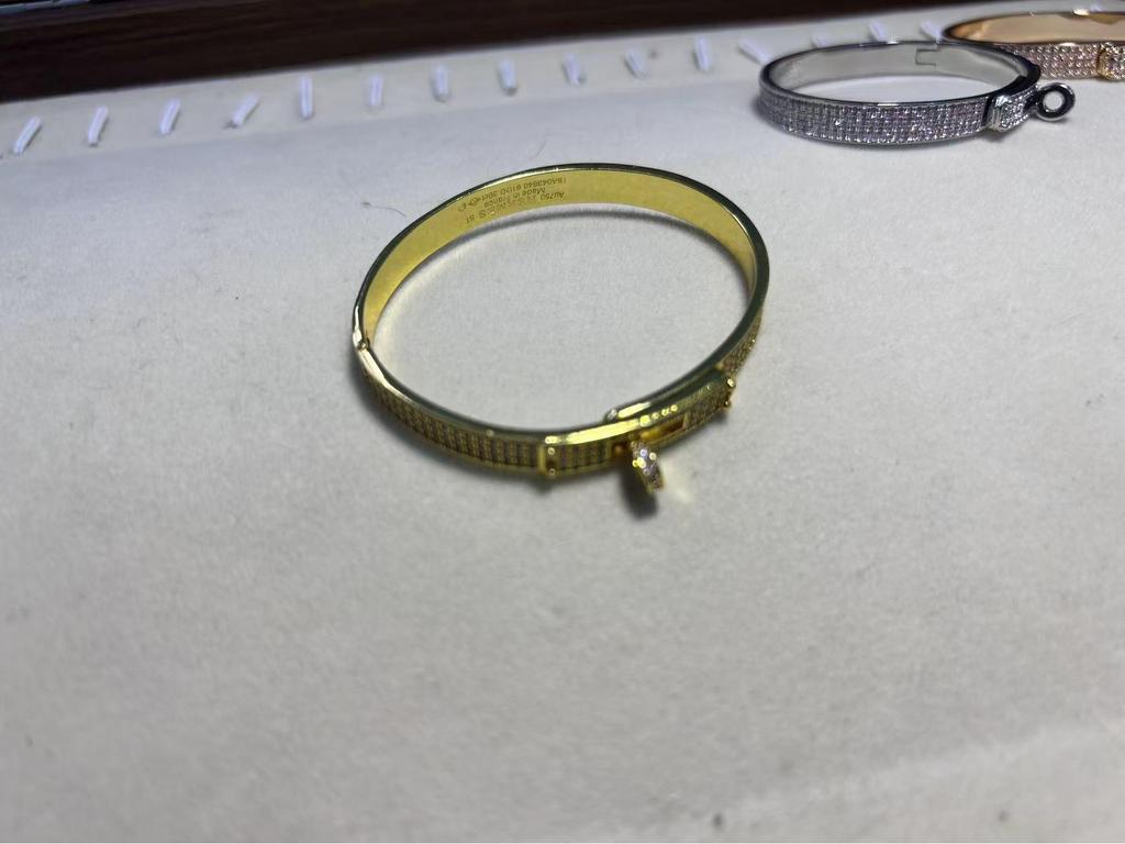 Rose Gold Pink Diamond Pig Nose Bracelet – Women's 18K CNC Full Diamond Twist Button, Couple Style.