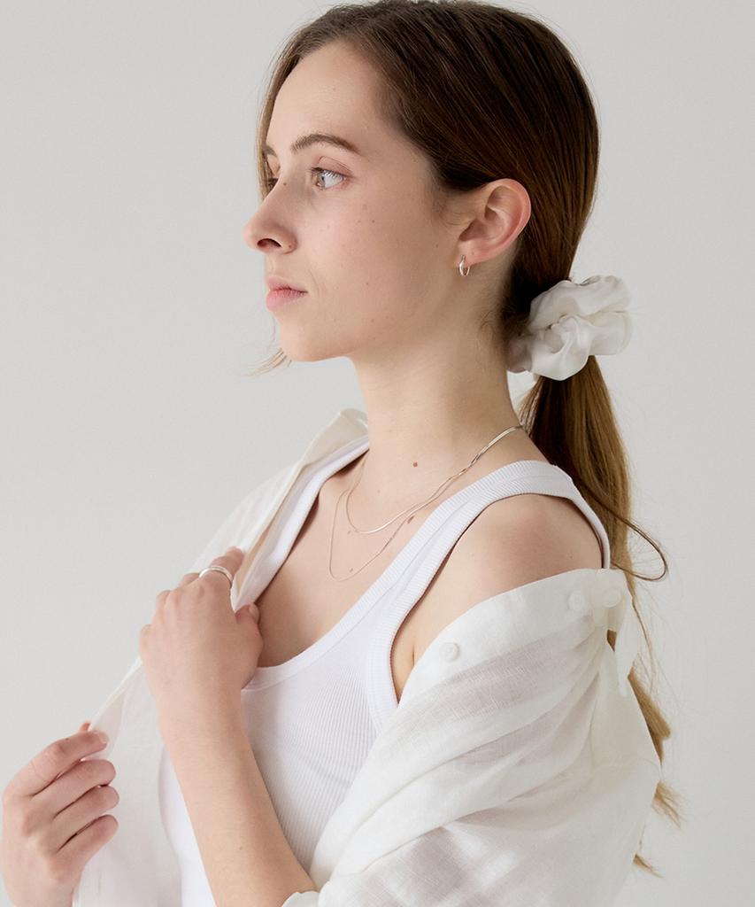 Aphrose Logo Frame Silk Scrunchie (White)