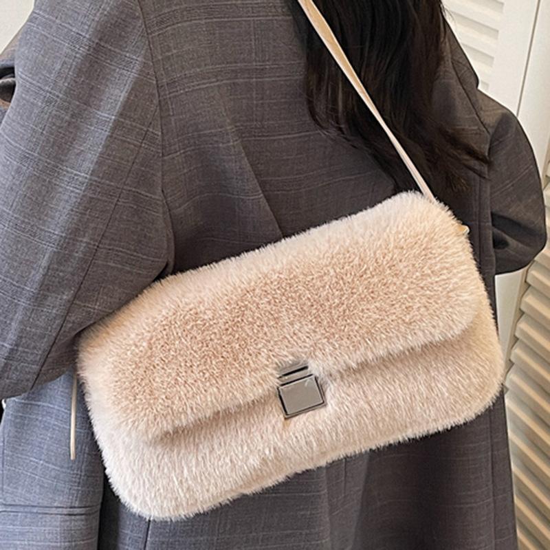 Autumn New Fashionable Chain Bag Niche Plush Bag Simple Casual Large Capacity Underarm Bag Fluffy Bag