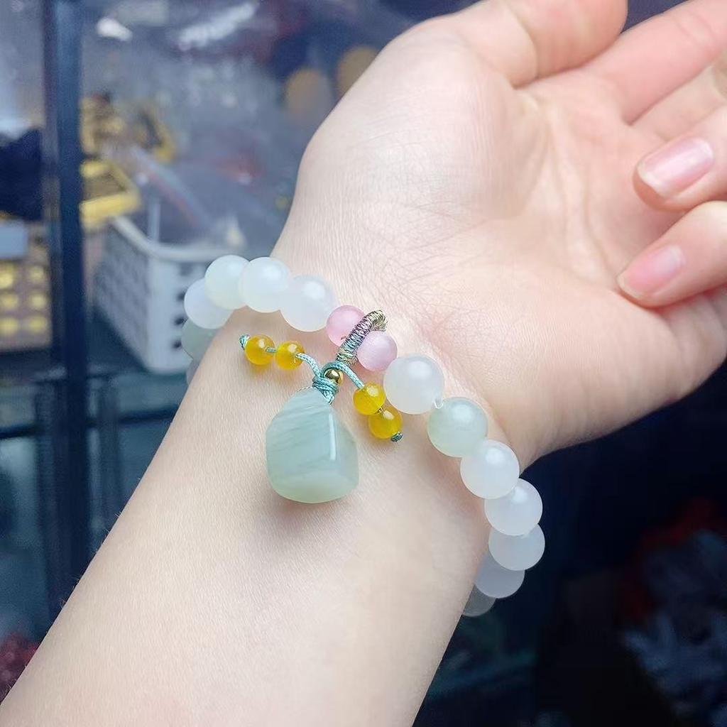 Tianshan Jade Wish-Fulfilling Ruyi Bracelet: Elegant, Unique Design for Women.