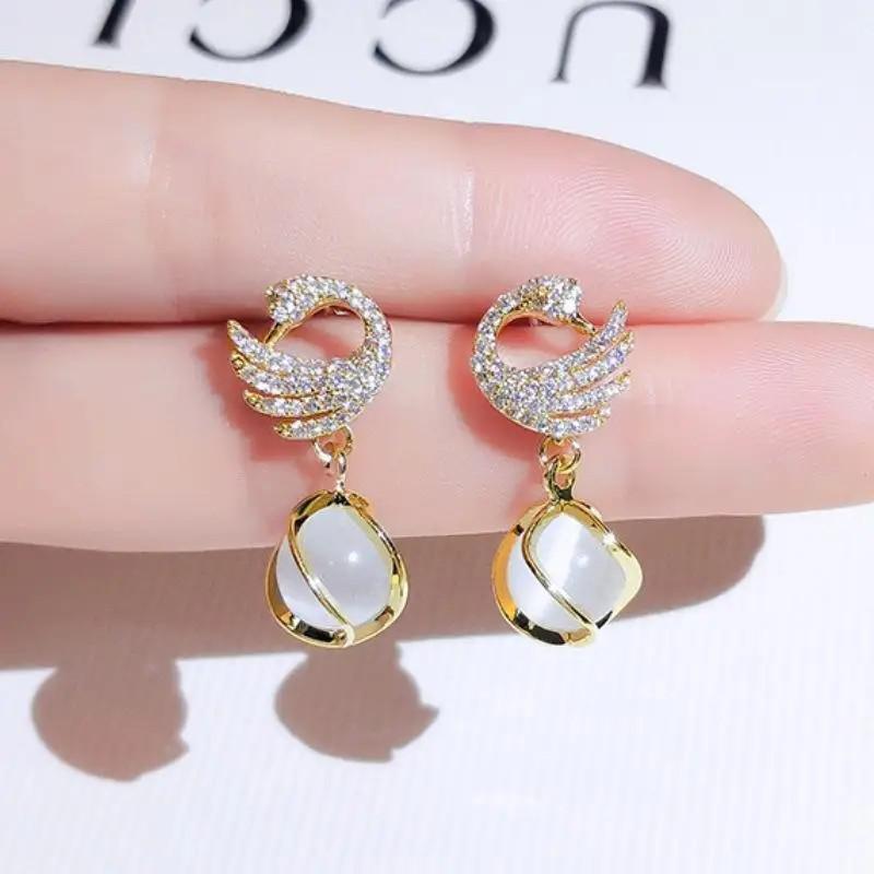 Korean Fashion Crystal Flower Earrings For Women Jewelry Trending New Luxury Women's Zircon Petal Earrings Accessories Gift