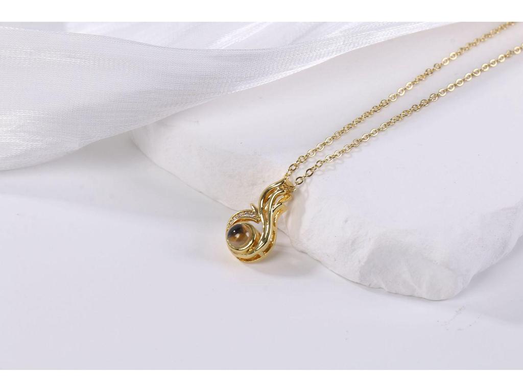 Luxury Titanium Heart Projection Necklace: 100 Languages 'I Love You' Non-Fading Clavicle Chain