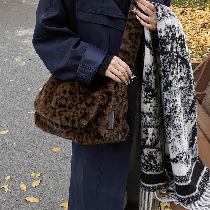 Leopard Print Women's Plush Shoulder Bags Faux Fur Cover Crossbody Bag Winter Large Capacity Female Furry Tote Messenger Bag