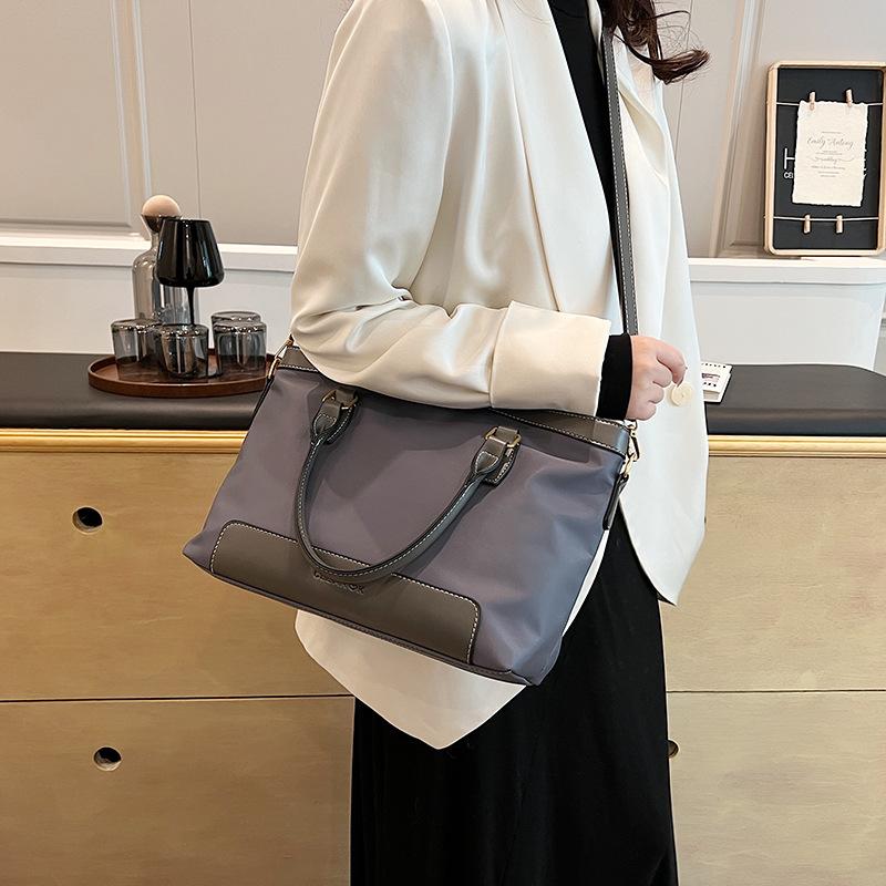 Large capacity nylon cloth bag women's new simple casual messenger women's bag retro commuting