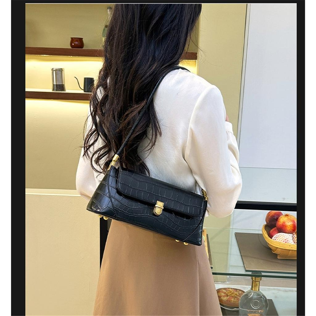 Textured Fashion Retro Baguette Underarm Bag Versatile Shoulder Messenger Bag Trendy