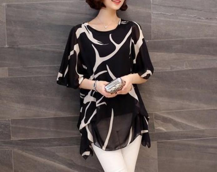 Aspersio Chiffon-Top mit einem schönen ausgestellten und Dieses figurschmeichelnde Überzieh-Shirt verfügt über ein und niedlich Es hat einen runden Tropfenausschnitt und ein Erhältlich in Schwarz