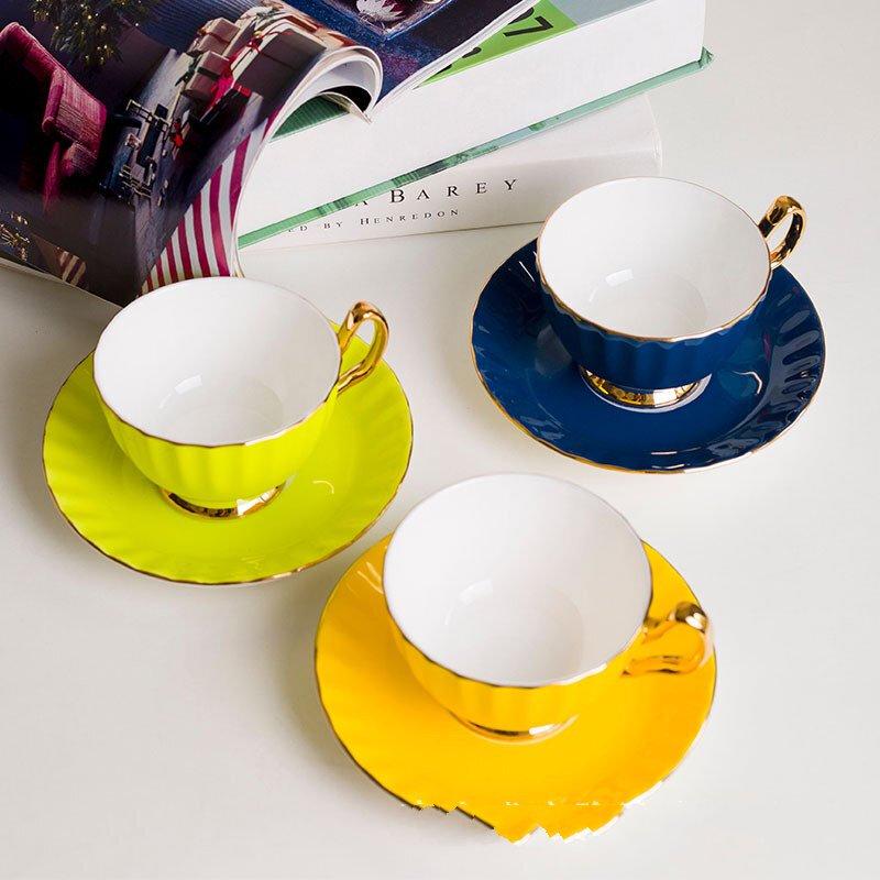 Элегантный набор керамических кофейных чашек и блюдец с цветной глазурью