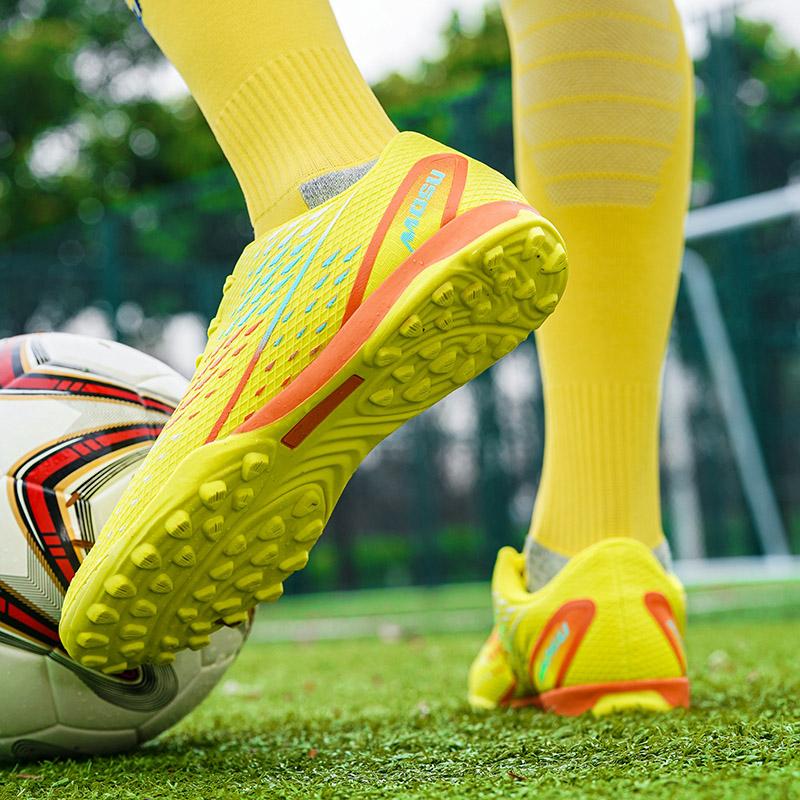 Soccer Shoes Women’s Sneakers Boys' Football Boots School Student Shoes Girls' Football Boots Couple Men Lightweight Sneakers Plus Size 36-45