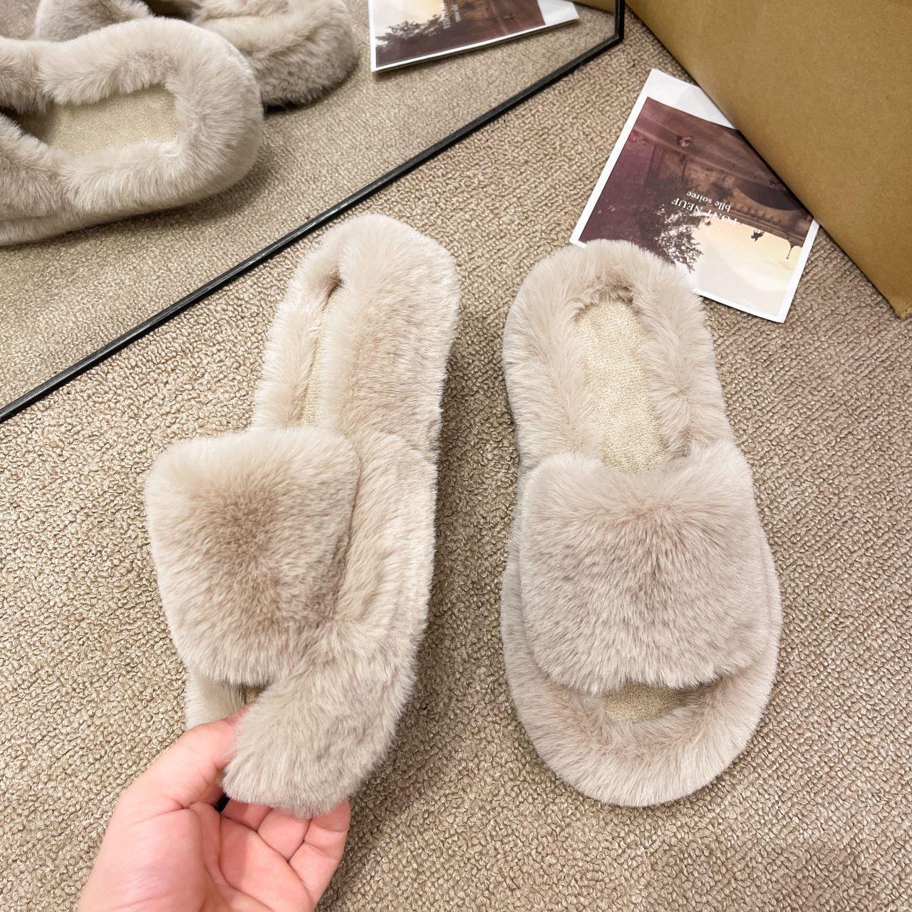 

Корейская версия домашних тапочек с открытым носком и плоским дном из плюша и хлопка, верхняя одежда, осень 2024, новые пушистые тапочки с толстым дном для женщин 42