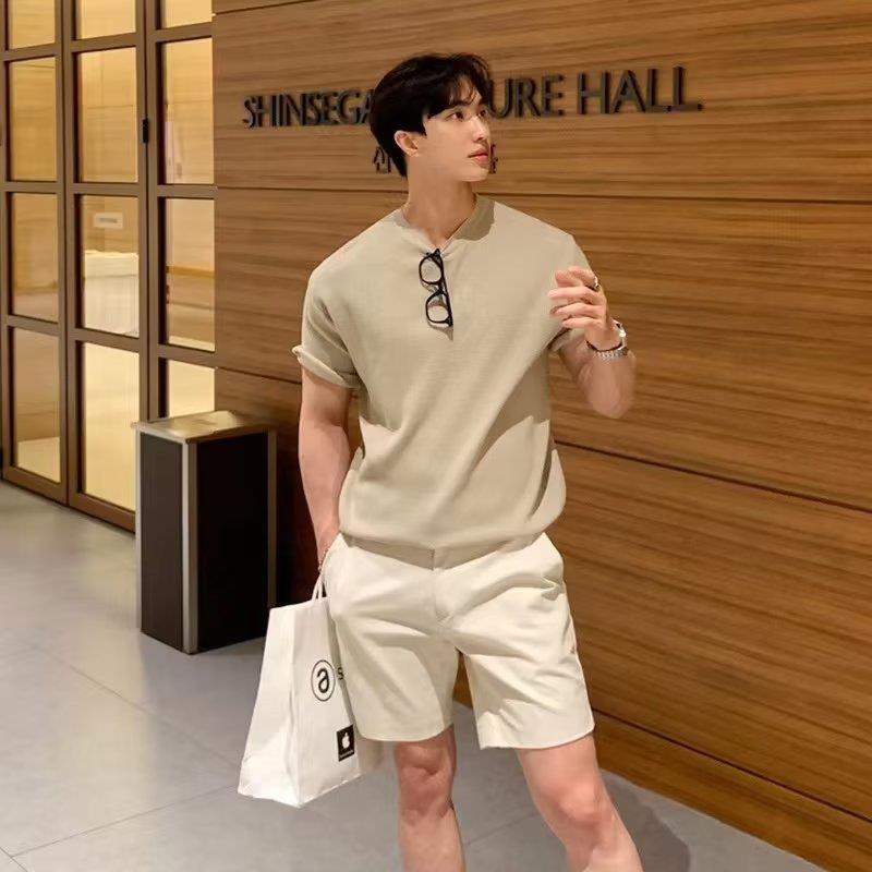 Men's Solid Color Slim Fit Breathable Short-Sleeve T-Shirt - Trendy, Fashionable Korean Style, All-Match Round Neck.